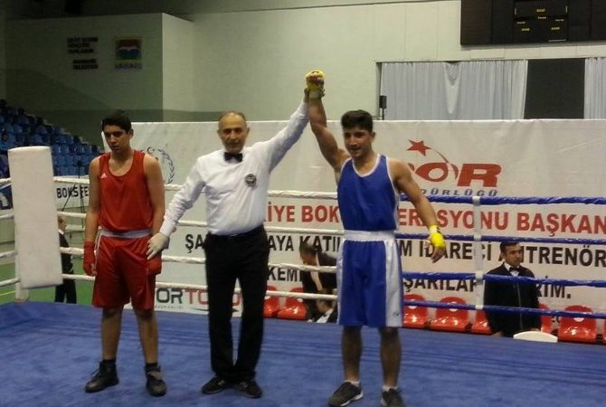 Arifiye Spor Boks Takımı sporcuları Marmariste düzenlenen Boks Şampiyonasında başarılı