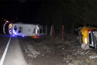 Korkunç kaza! Ambulansla taksi çarpıştı!