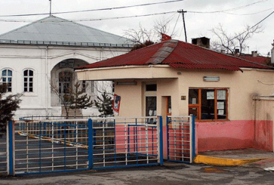 Nişanlı çift cezaevinden firar etti