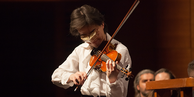 Roman KIM’in olağanüstü sahne performansı dakikalarca alkışlandı