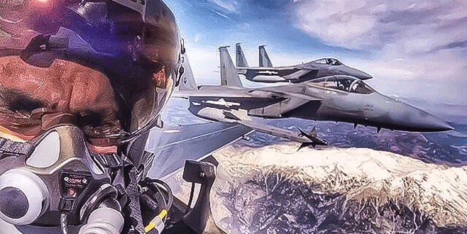 Türk pilotun Suudi pilotlarla selfie’si