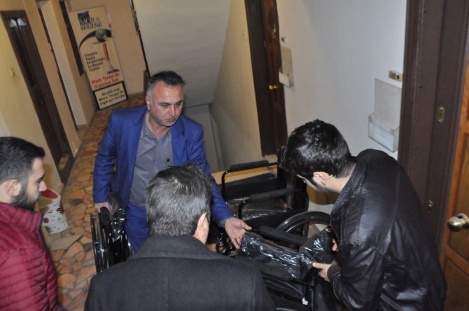 Hayırsever’den 3 Engelli Vatandaşa Tekerlekli Sandalye