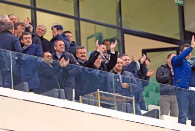 Yönetim ayakta alkışladı