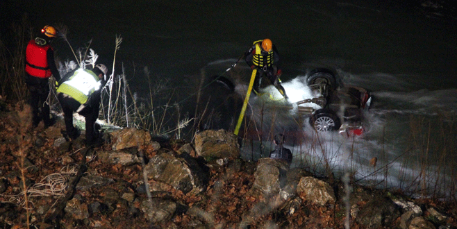 Bursa’da kontrolden çıkan otomobil dereye uçtu: 1 ölü