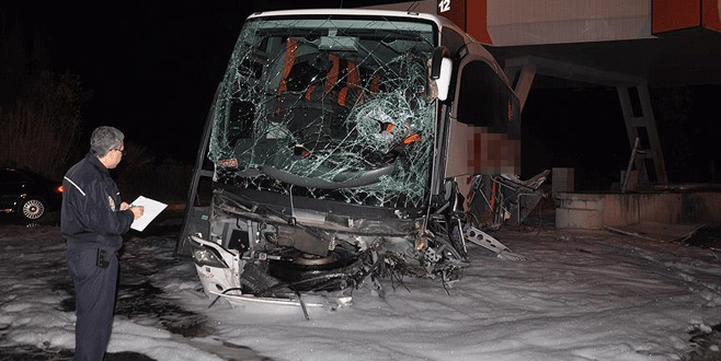 Aynı turnikeden geçmeye çalıştılar: 1 ölü 25 yaralı