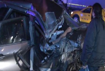 Hurdaya dönen araçtan sağ çıktı