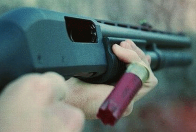 Köpeği vurmak isterken komşusunu öldürdü