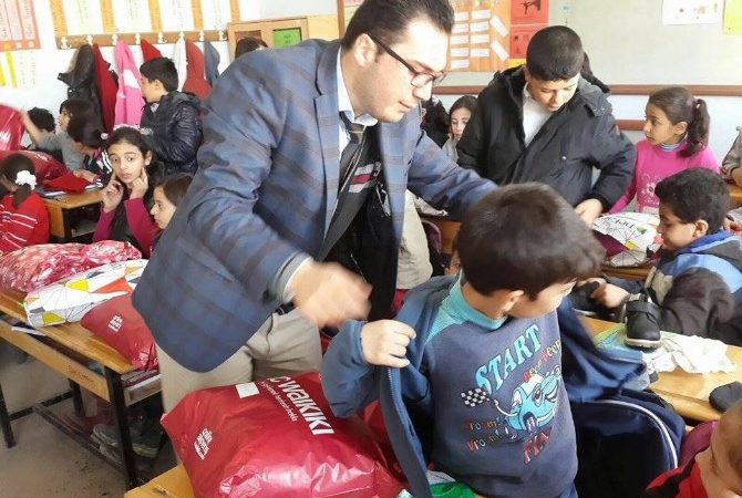 Büyük Anadolu Kardeşlik Derneği Öğrencilere Yardım Elini Uzattı Büyük Anadolu Kardeşlik Derneği Şanlıurfa, Mersin, Batman, İstanbul il başkanlığının