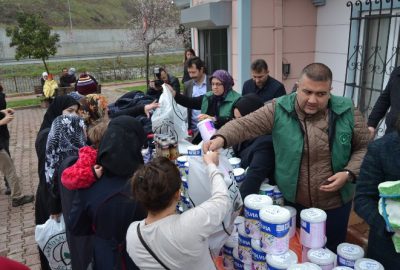 Gaziosmanpaşa’da Suriyeli Ailelere Bebek Maması Ve Eşya Yardımı