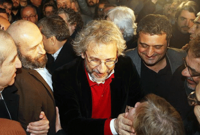 Gazeteci Dündar ile Gül tahliye oldu