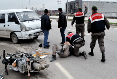 Elektrikli bisikletle minibüs kafa kafaya çarpıştı