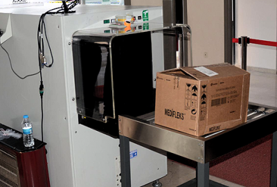 X-Ray cihazından geçirilen kutudan bebek cesedi çıktı