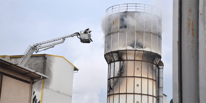 Bursa’da fabrika yangını: Patlayan silo alev topuna döndü