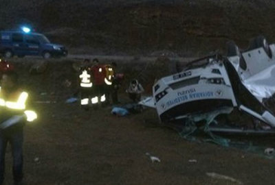 Hentbolcularu taşıyan otobüs kaza yaptı: 1 ölü, 12 yaralı