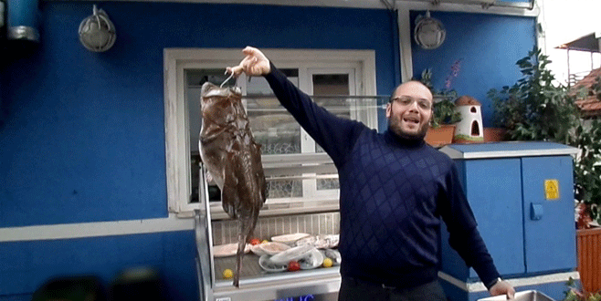 Mudanya’da 8 kiloluk fener balığı çıktı