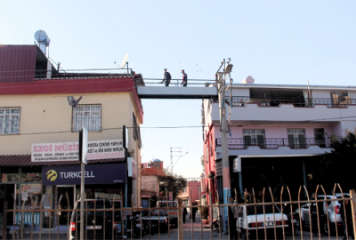 Evden eve üst geçit