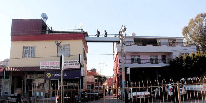 Evden eve üst geçit