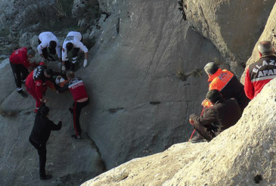 Fotoğraf çekmek isterken uçurumdan düştü