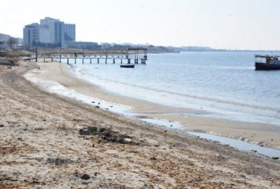 Deniz suyu 15 metre çekildi