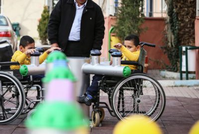 İkizlerinin ilk adımı için 7 yıl bekledi