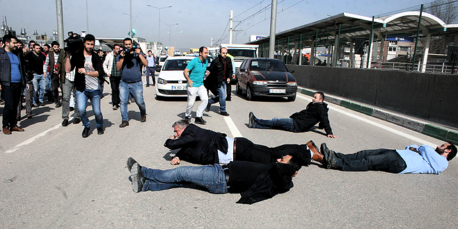 Renault işçileri Mudanya karayolunu kapattı