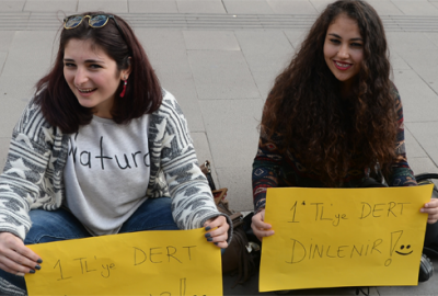 Uşak'ta iki üniversite öğrencisi, kentin en işlek caddelerinden birinde 1