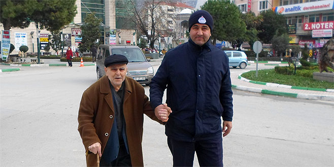 Bursa’da zabıta ekiplerinden örnek hareket