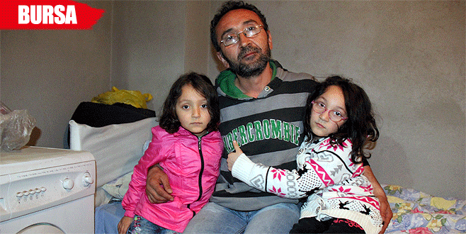 İki çocuğuyla inşaatta yaşıyor