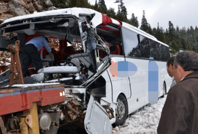 Yolcu otobüsü devrildi: 17 yaralı