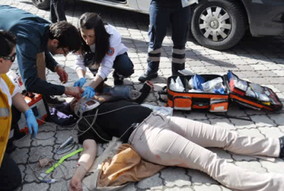 Eşini kendi elleriyle hayata döndürdü