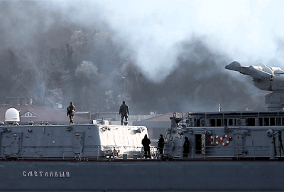 Rus savaş gemisi İstanbul Boğazı’ndan böyle geçti