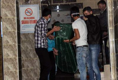 4 günlük ceset otel odasından güçlükle çıkarıldı