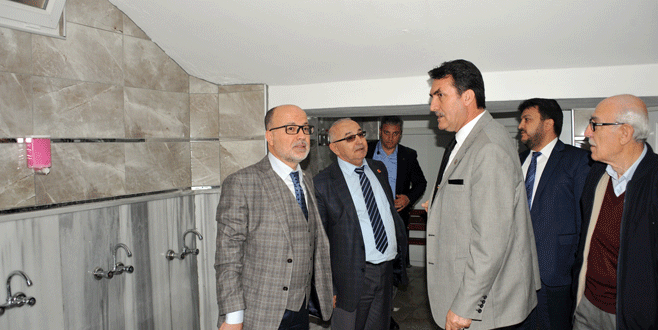 Cami ve okullara Osmangazi eli