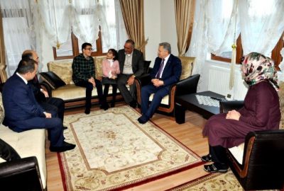 Vali Kahraman Şehit Tamer Meriç’in Ailesine Hayırlı Olsun Ziyaretinde Bulundu