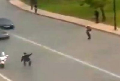 Kralın konvoyunun önünü kesti!