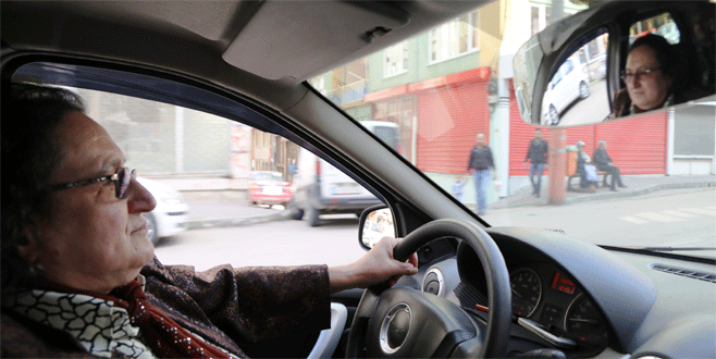 Bursa’nın ‘Fatma abla’sı 19 yıldır direksiyon sallıyor