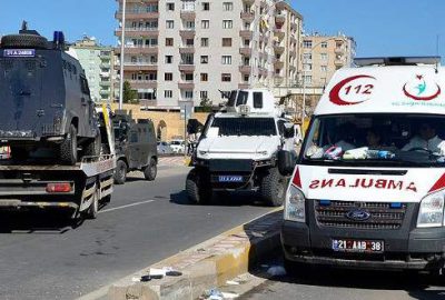 Zırhlı polis aracı devrildi: 3 yaralı