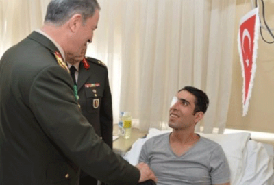 Akar’dan yaralı askerlere ziyaret