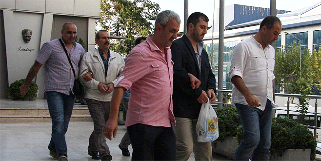 Gürültü yüzünden üç kardeşi öldüren baba oğula müebbet