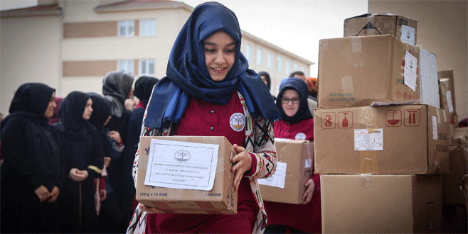 Bursalı öğrencilerden akranlarına yardım