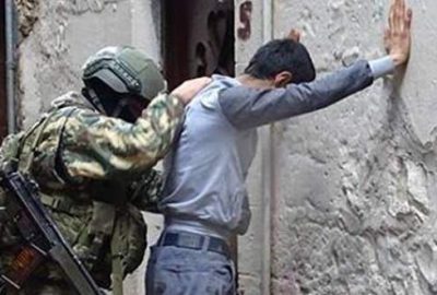 ‘Terör’den aranan oğlunu jandarmaya teslim etti