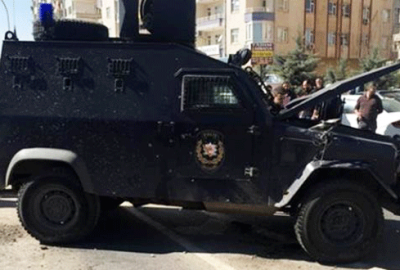 Polis aracına bombalı saldırı: 3 yaralı