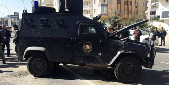 Polis aracına bombalı saldırı: 3 yaralı