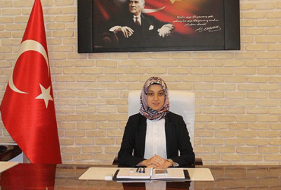 Türkiye’nin ilk başörtülü kaymakamı görevine başladı