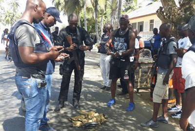 Otele silahlı saldırı: 15 ölü