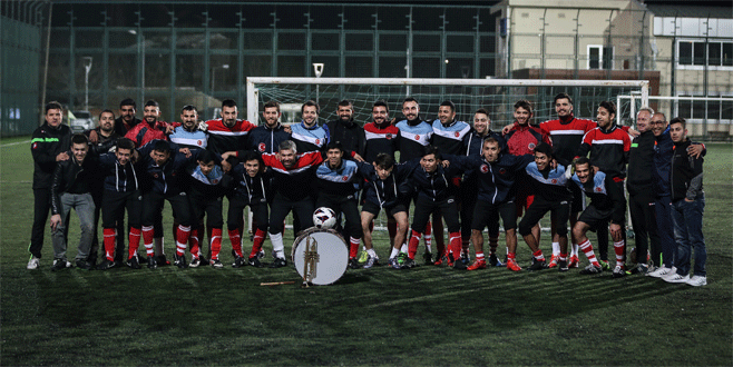 Dört dörtlük değil dokuz sekizlik futbol takımı