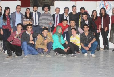 Hakkari ‘De “Barış” Adlı Tiyatro Oyununa Büyük İlgi