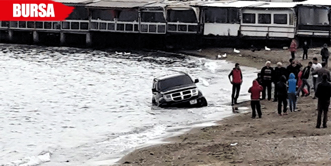 Sahilde gezerken kendini denizde buldu