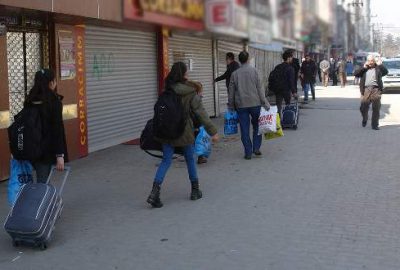 Yüksekova’da 40 bin kişi evlerini terk etti