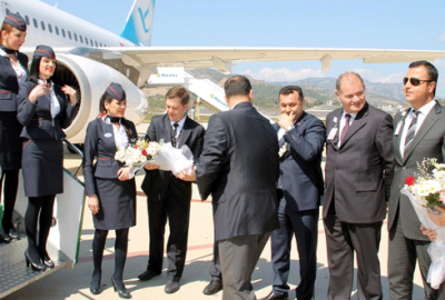 İranlı turistlere çiçekli karşılama